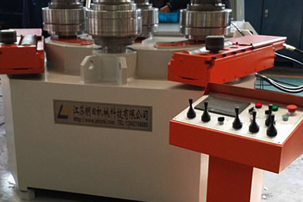 關(guān)于型材彎曲機在作業(yè)中的關(guān)鍵步驟及注意事項講解